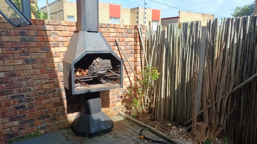 To Let 1 Bedroom Property for Rent in Walmer Eastern Cape